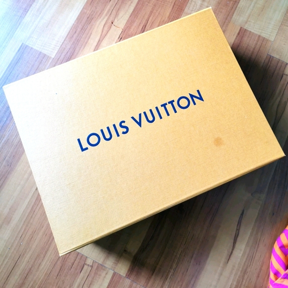 Louis Vuitton medium sized box. - Picture 1 of 2